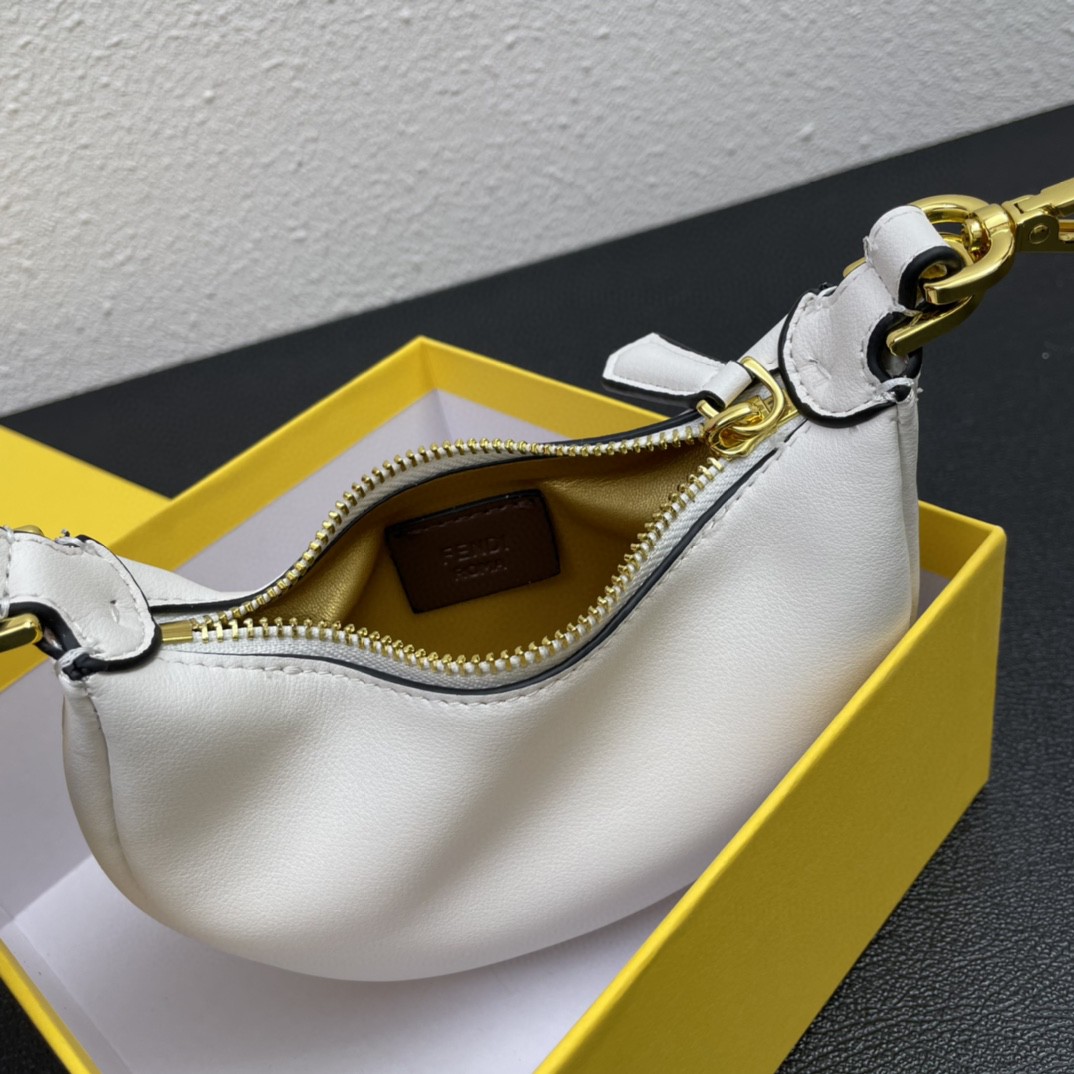 FENDI フェンディ 2022新品 16.5 ミニショルダーバッグ 2204