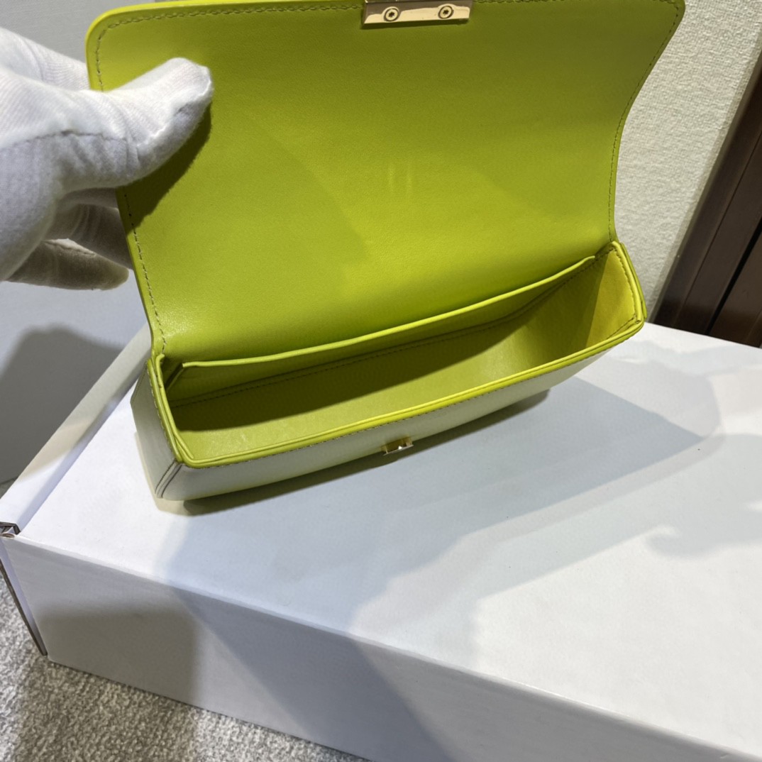 セリーヌ CELINE 超美品 チェーンショルダーバッグ 2205C