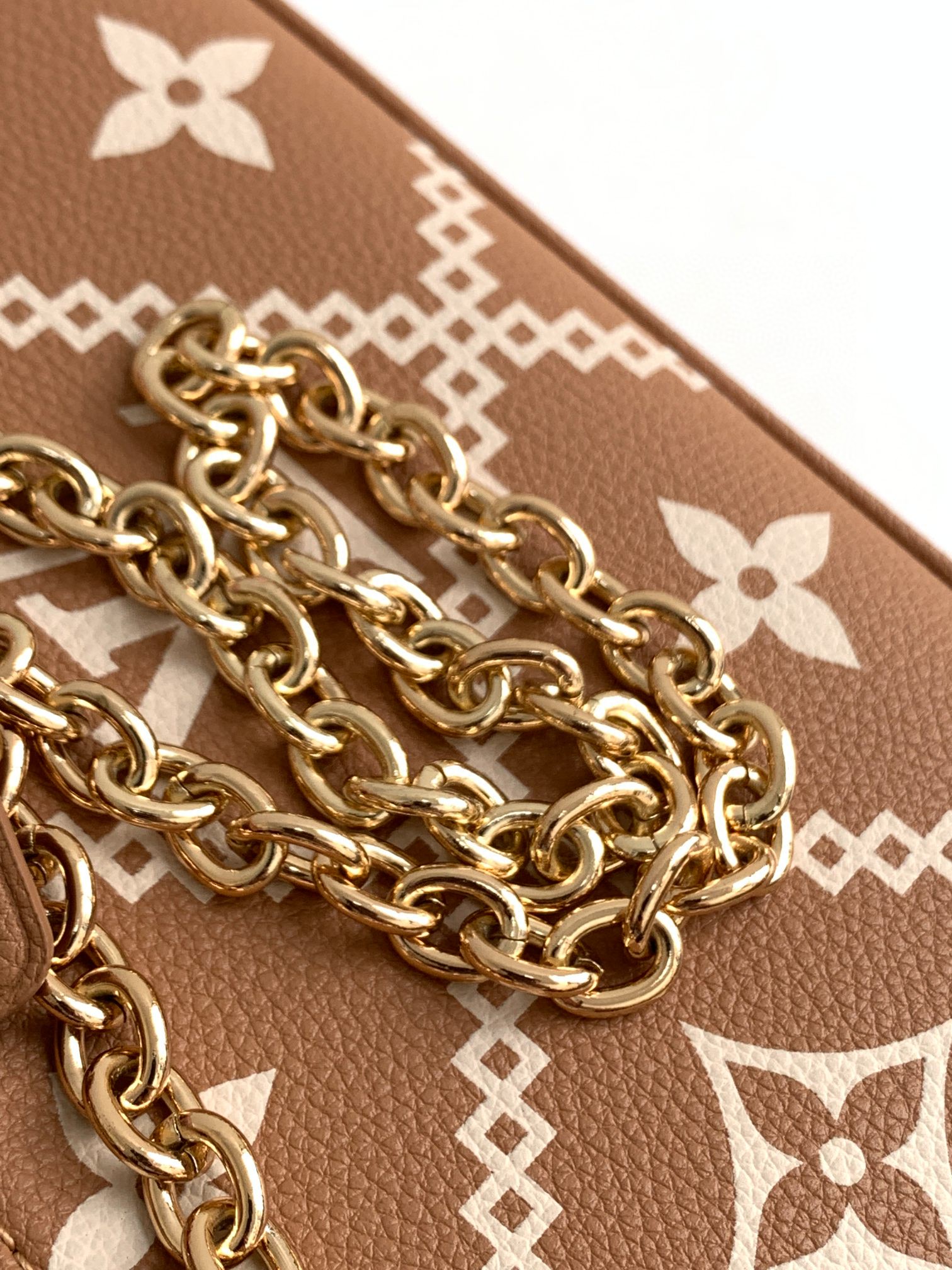 LV ルイヴィトン 超美品 19 ミニショルダーバッグ 2204