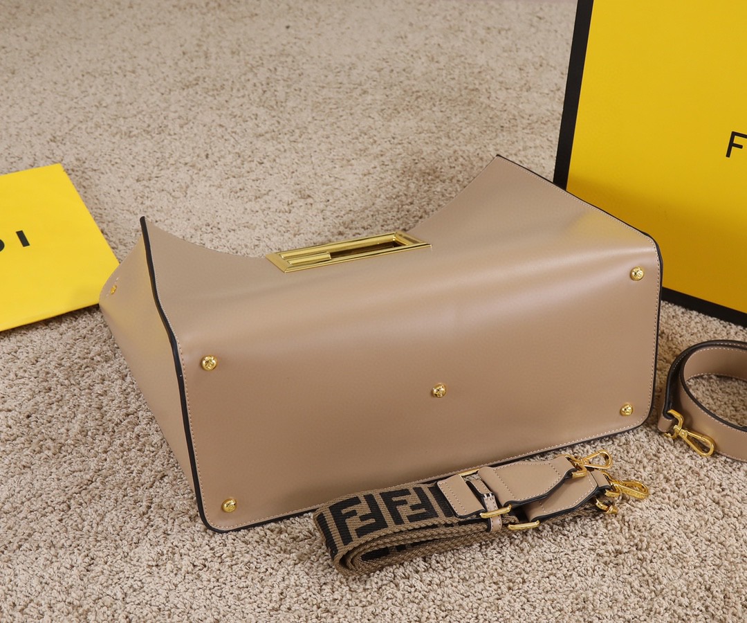 FENDI フェンディ 2022新作通販 40 2WAY ハンドバッグ 2204