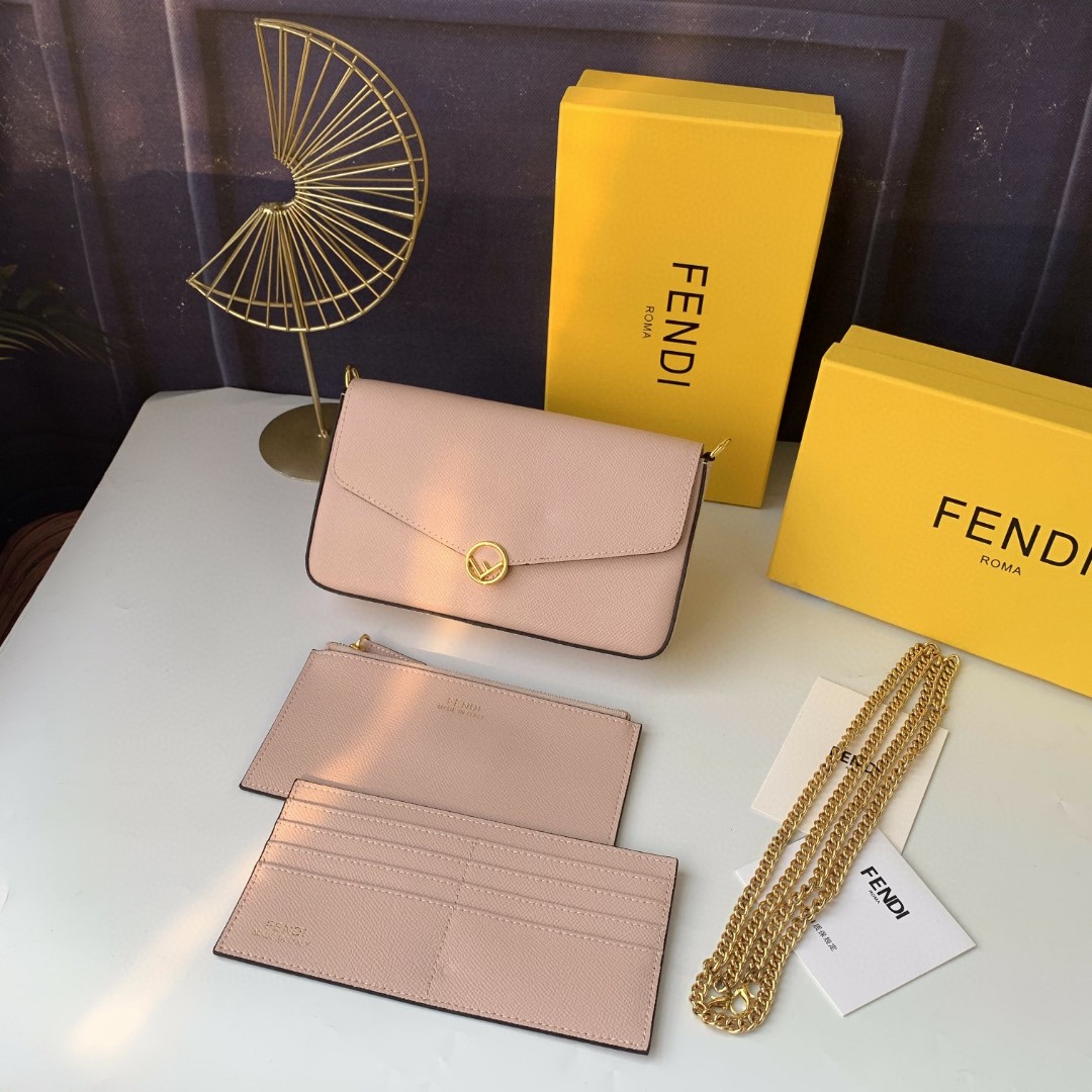 FENDI フェンディ 2022新品 チェーンショルダーバッグ 2204