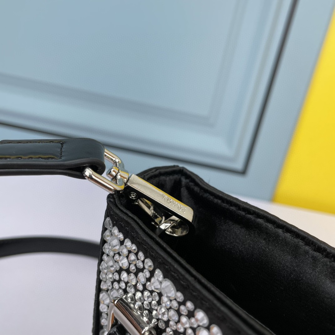 新作通販 PRADA プラダ ポシェット ショルダーバッグ 2203