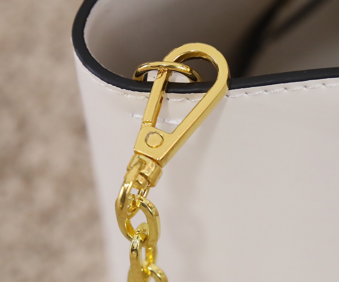 FENDI フェンディ 2022新作通販 20 2WAY ハンドバッグ 2204