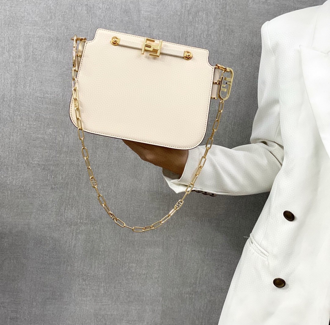 FENDI フェンディ 新作通販 ショルダーバッグ 2203