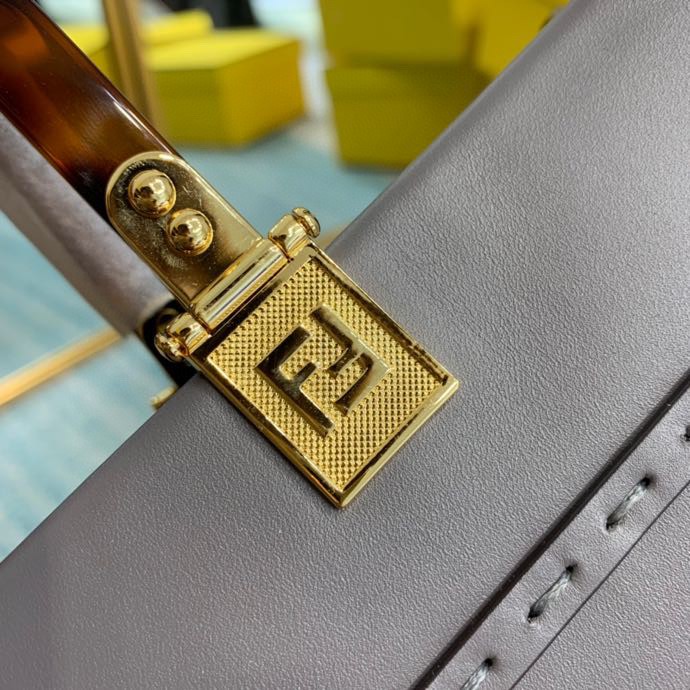 FENDI フェンディ 超美品 40 2WAY ハンドバッグ 2203