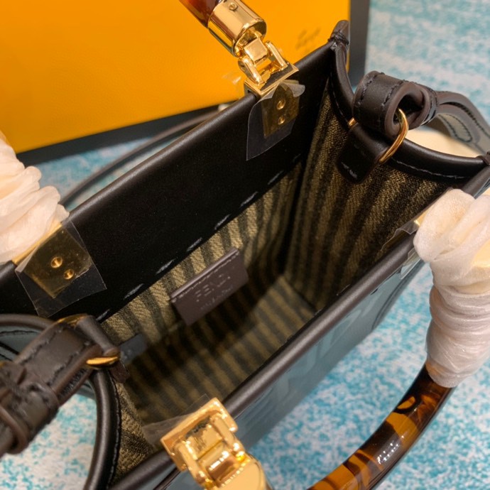 FENDIフェンディ 美品 ポシェット ショルダーバッグ2203