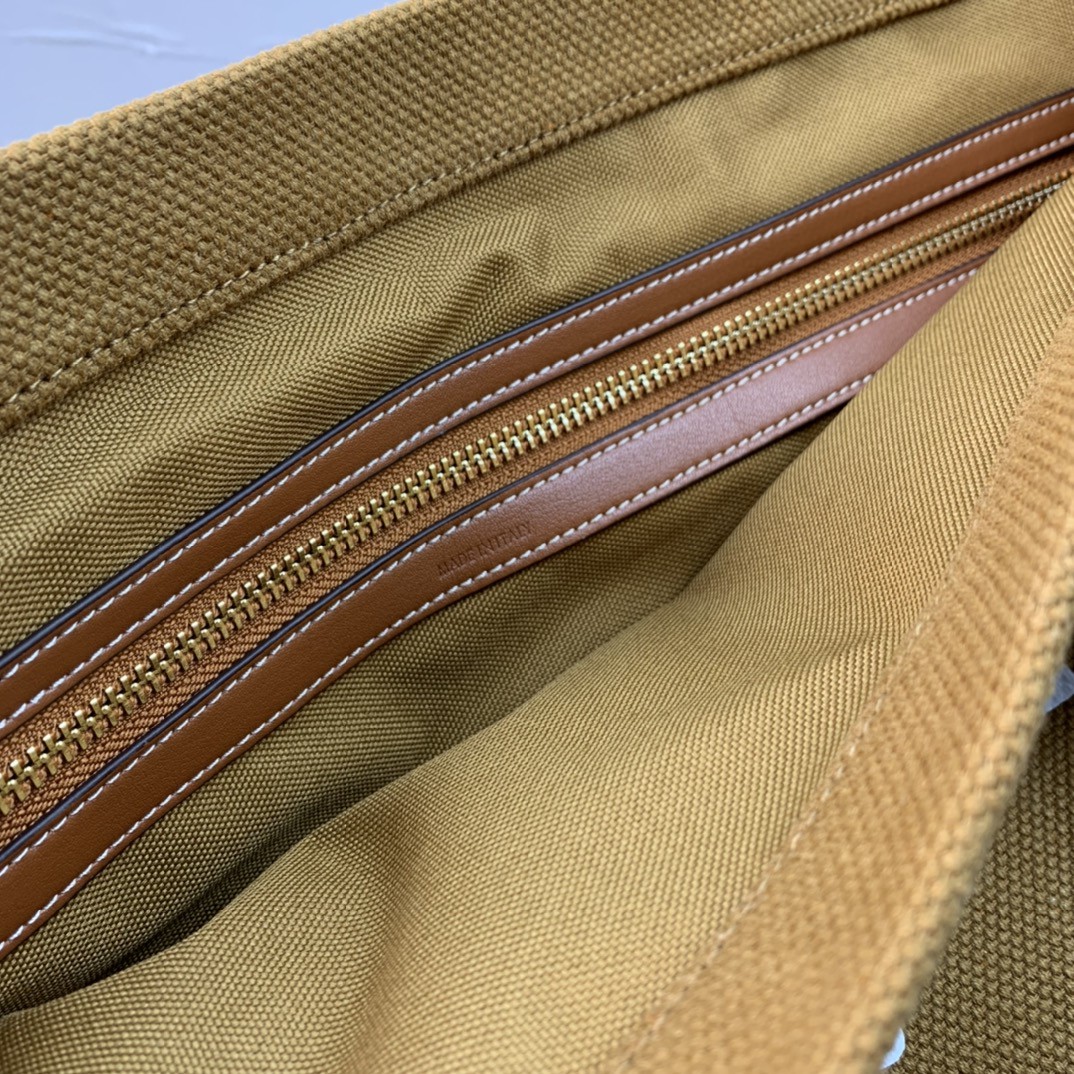 セリーヌ CELINE 2022新品 44 ショッピングバッグ 2203