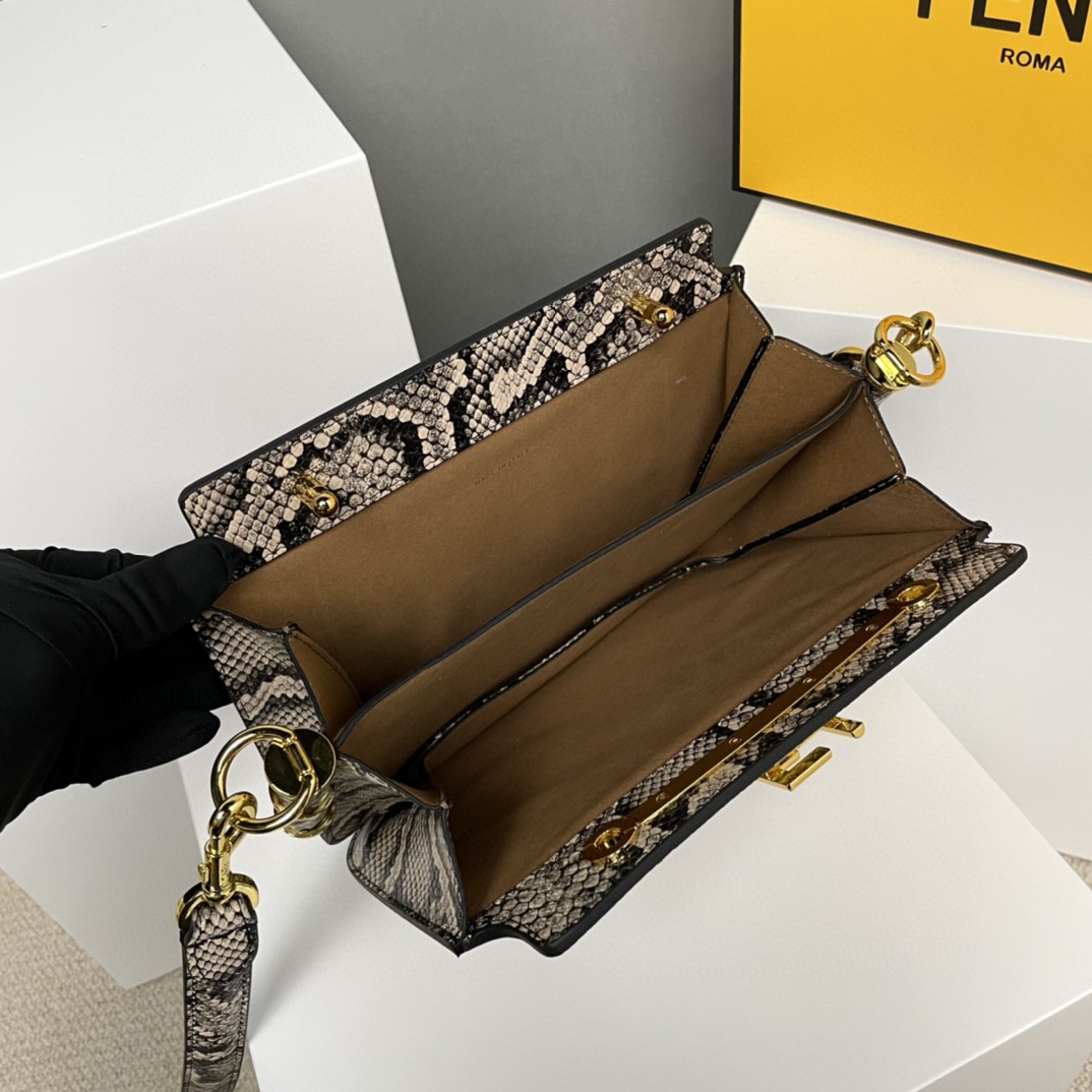 FENDI フェンディ 新作通販 ショルダーバッグ 2203