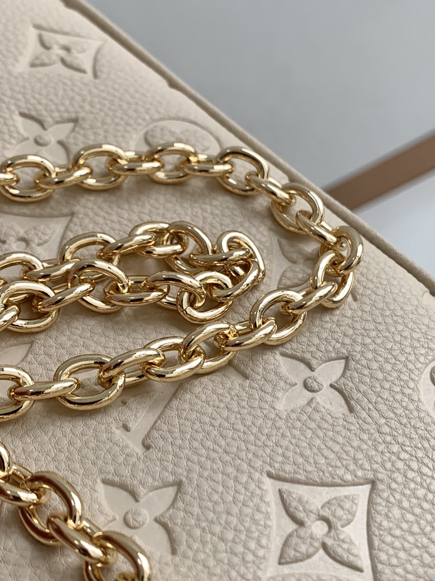 LV ルイヴィトン 超美品 19 ミニショルダーバッグ 2204