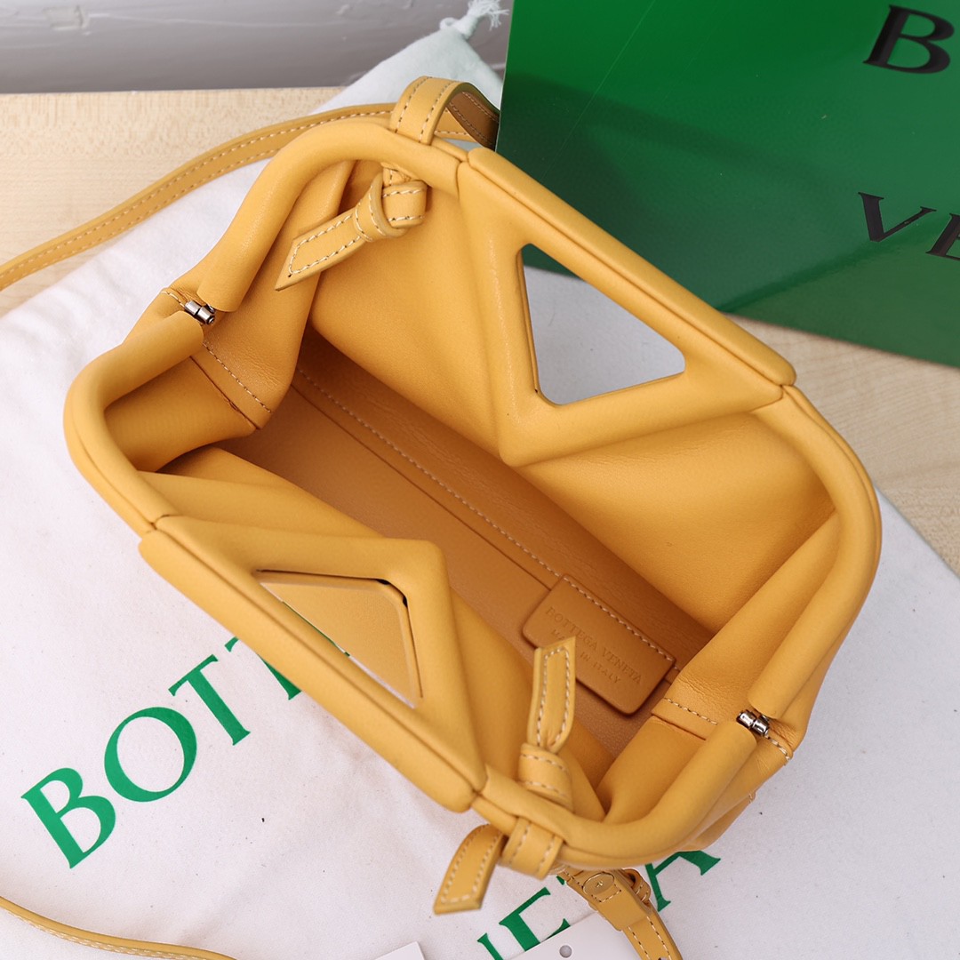 BV ボッテガヴェネタ 新品 20 ショルダーバッグ 2203