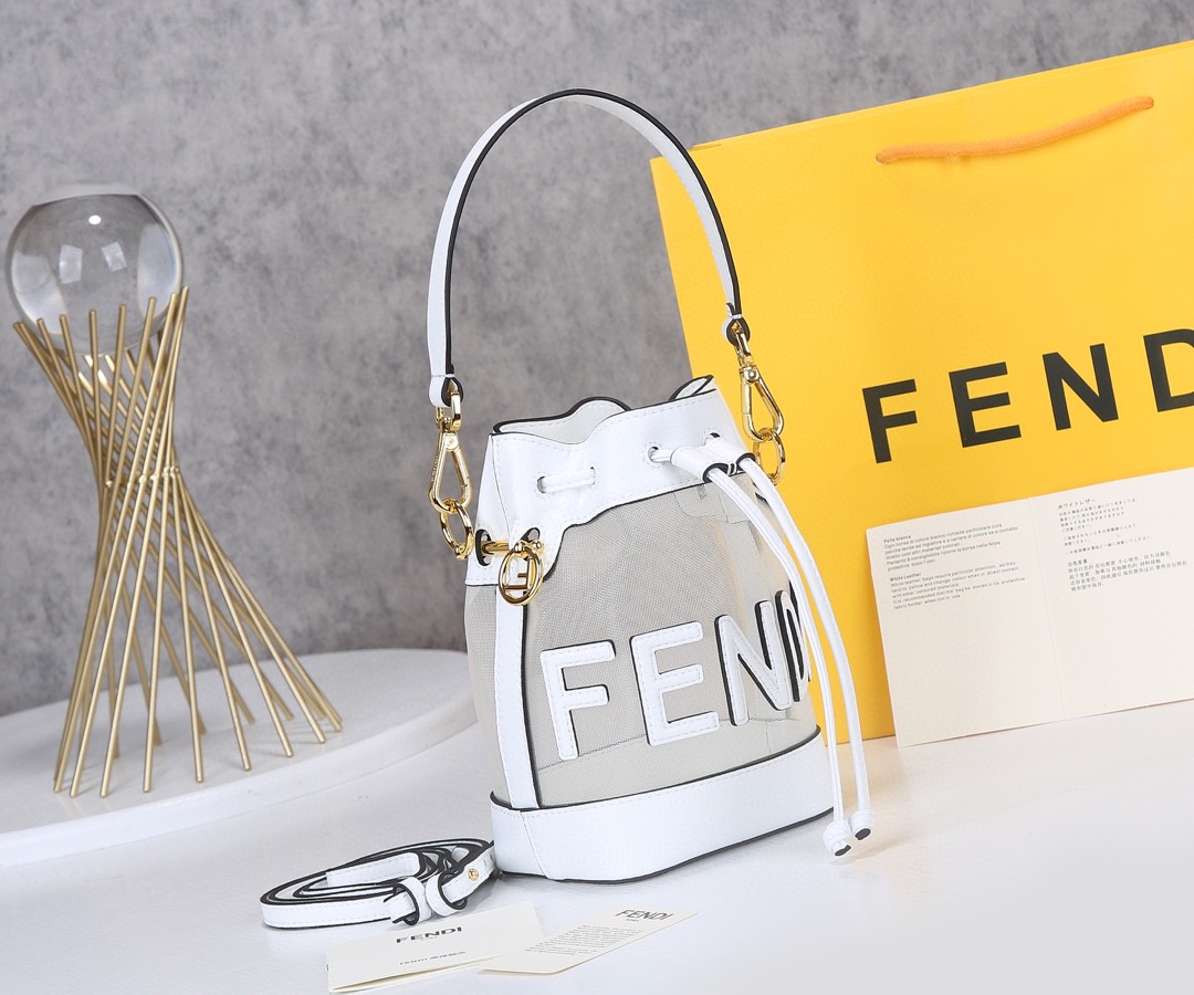 FENDI フェンディ 新作通販 ショルダーバッグ