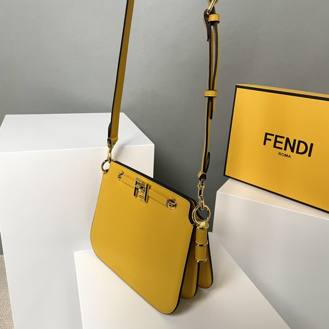 FENDI フェンディ 新作通販 ショルダーバッグ 2203