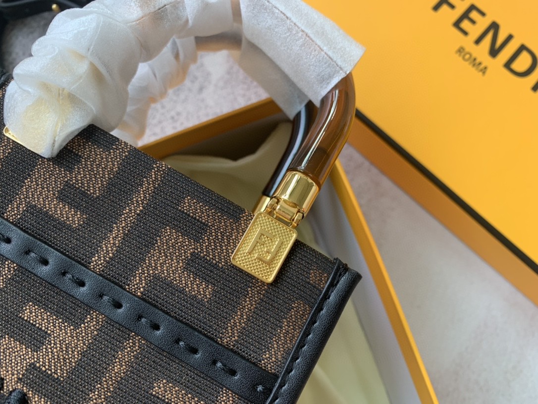 FENDI フェンディ 新作通販 MINI ショルダーバッグ