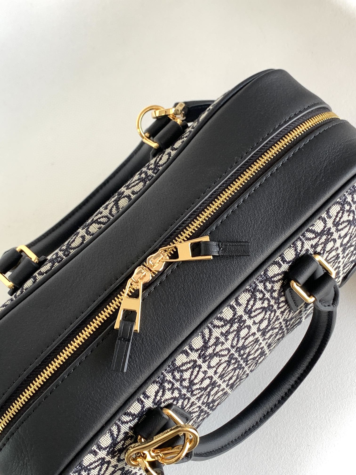 LOEWE ロエベ 超美品 2WAY ショルダーバッグ 2203