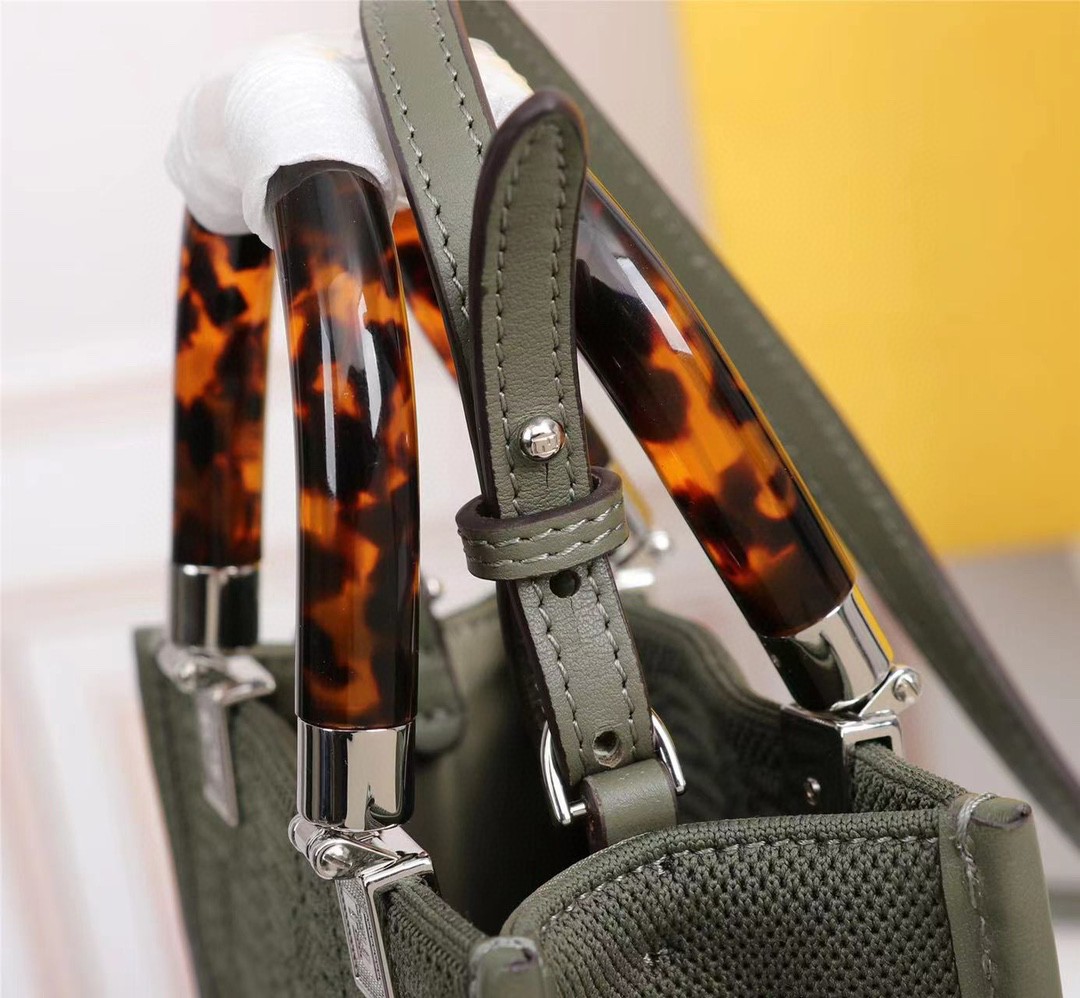 FENDI フェンディ 完美品質 ミニショルダーバッグ 2204