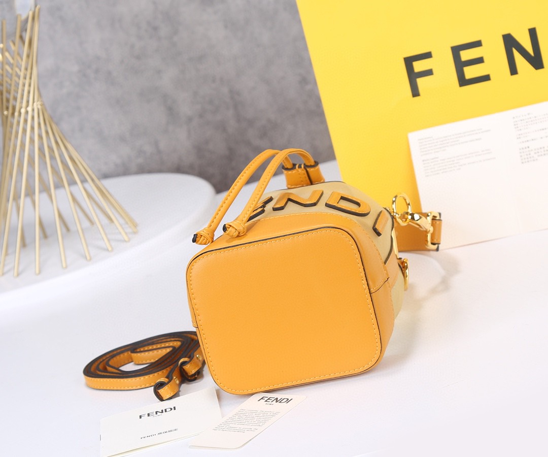 FENDI フェンディ 新作通販 ショルダーバッグ 2203