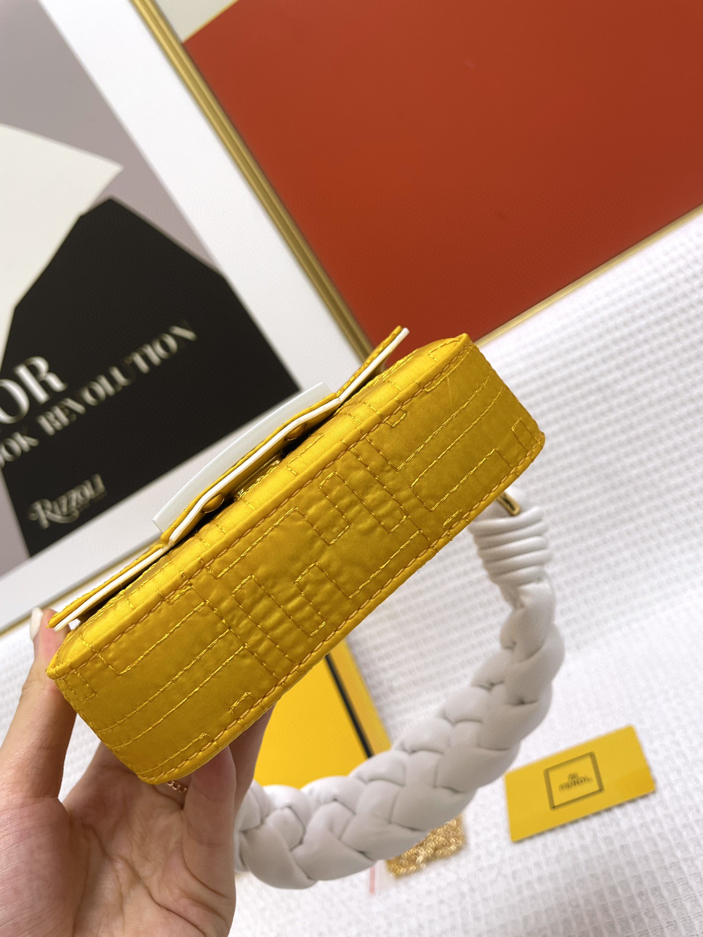 FENDI フェンディ 2022新品 ミニショルダーバッグ 2204