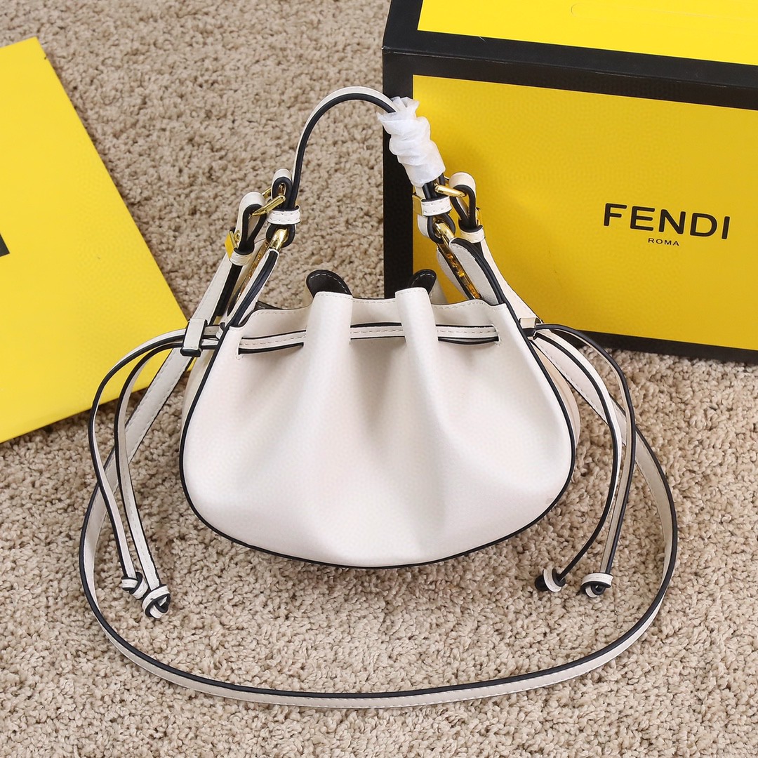 FENDI フェンディ 2022新作通販 24 2WAY ハンドバッグ 2204