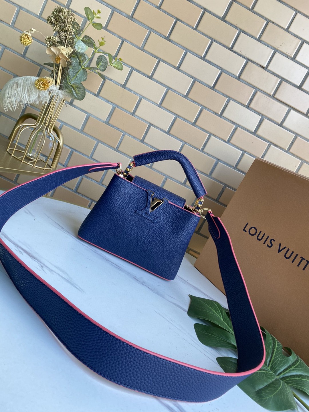 Louis Vuitton ルイヴィトン カプシーヌ MINI レザー バッグ