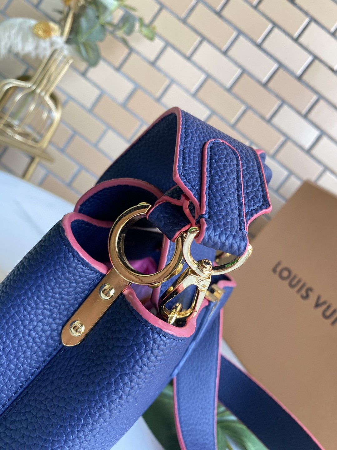 Louis Vuitton ルイヴィトン カプシーヌ MINI レザー バッグ