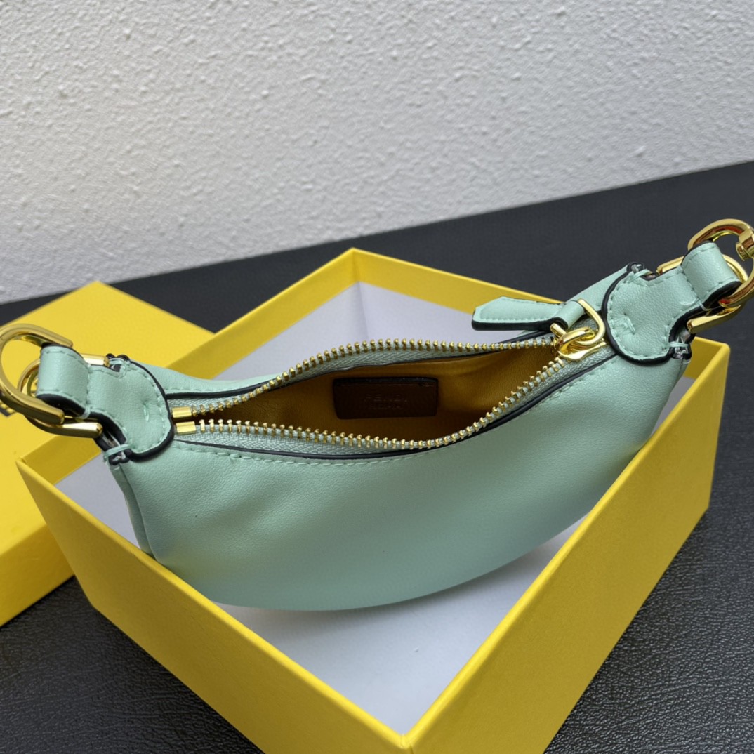 FENDI フェンディ 2022新品 16.5 ミニショルダーバッグ 2204