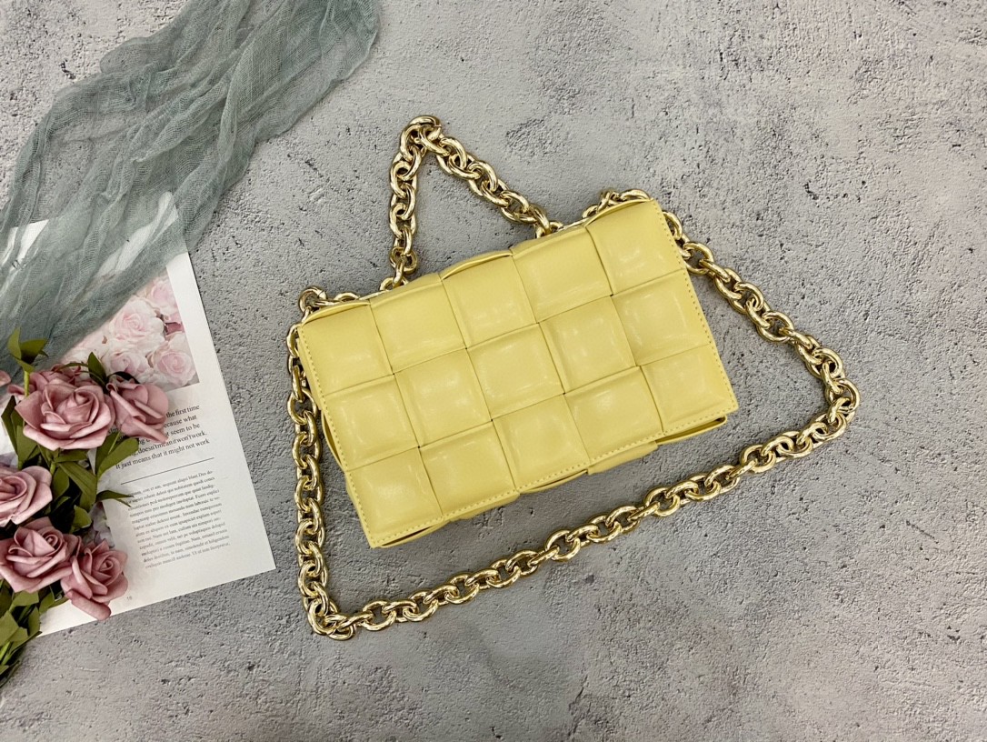 BVボッテガヴェネタ 新品 チェーンショルダーバッグ2203