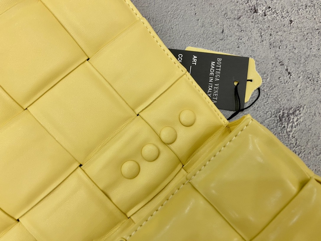 BVボッテガヴェネタ 新品 チェーンショルダーバッグ2203