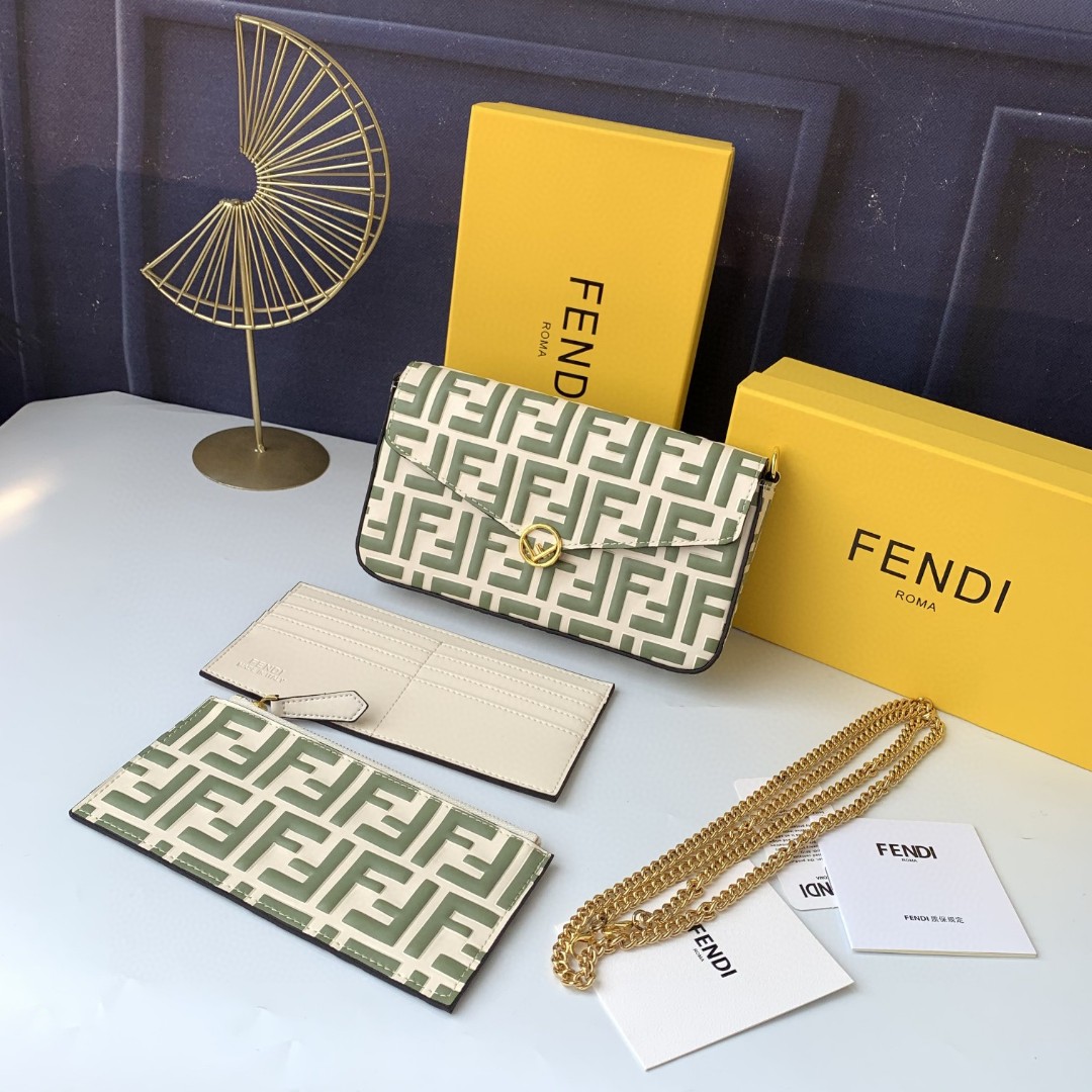 FENDI フェンディ 2022新品 ミニショルダーバッグ 2204