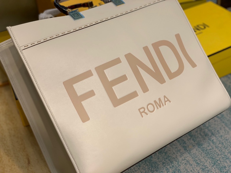 FENDI フェンディ 超美品 40 2WAY ハンドバッグ 2203