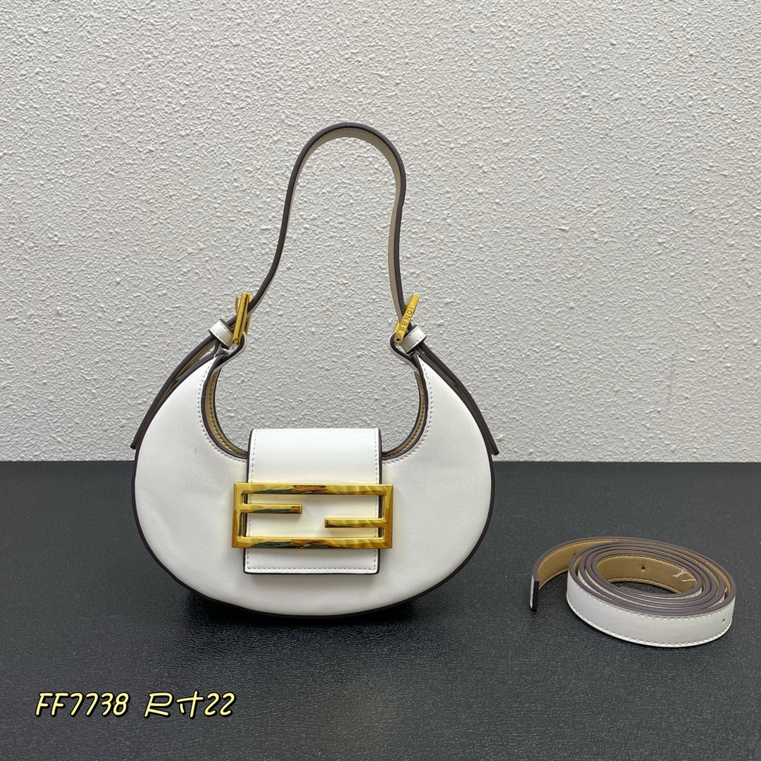 FENDI フェンディ 2022新品 22 ショルダーバッグ 2204