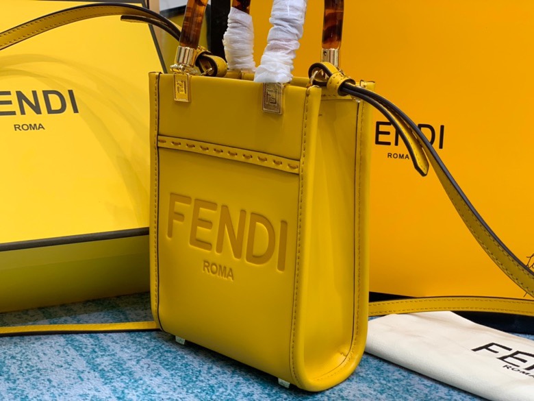 FENDIフェンディ 美品 ポシェット ショルダーバッグ2203