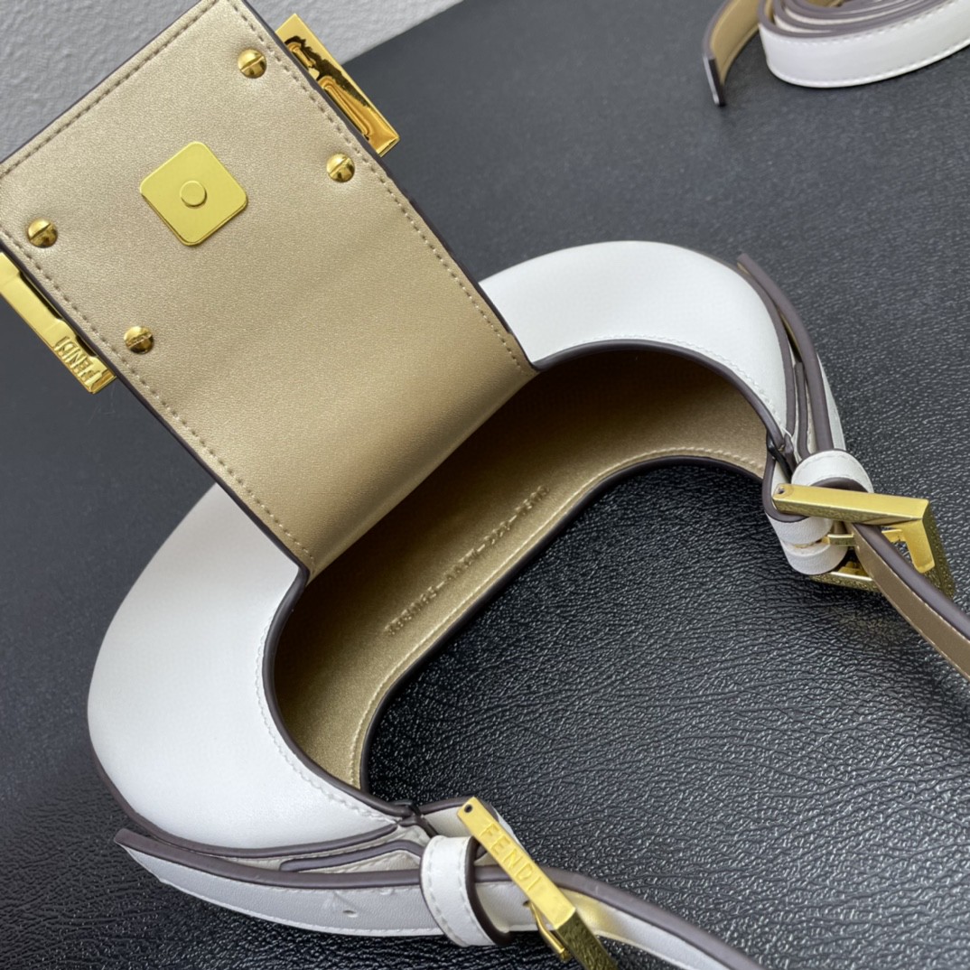 FENDI フェンディ 2022新品 22 ショルダーバッグ 2204