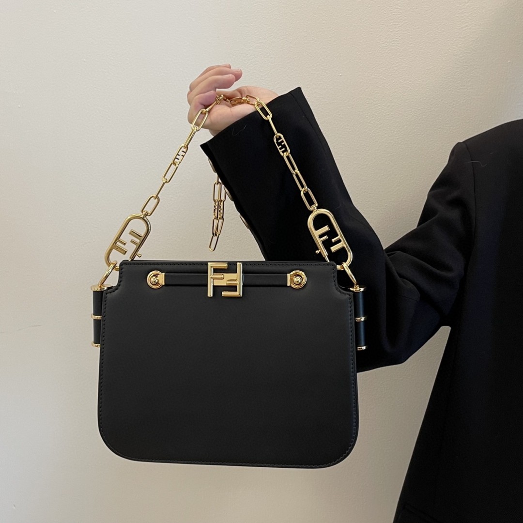 FENDI フェンディ 新作通販 ショルダーバッグ 2203
