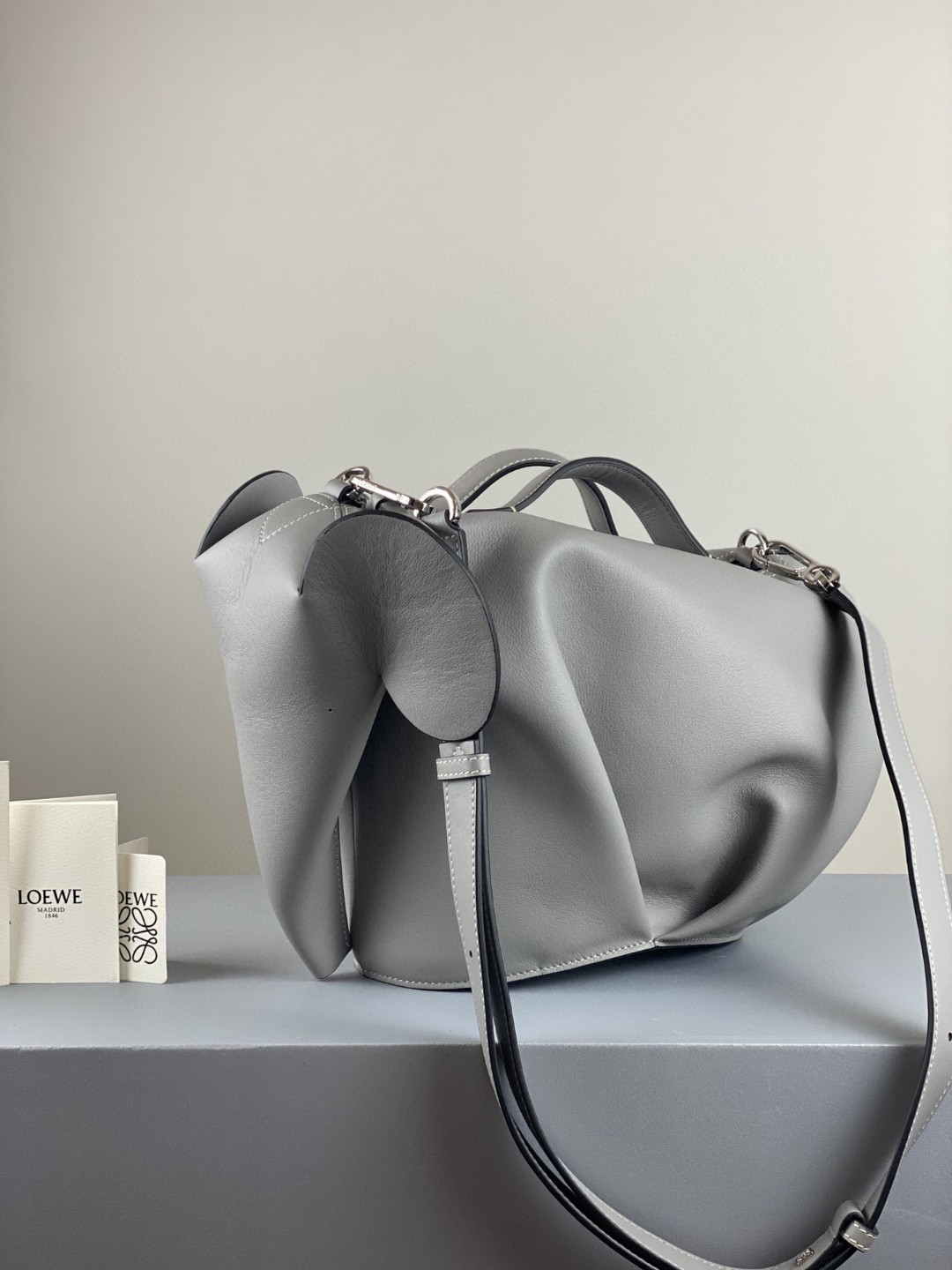 LOEWE ロエベ 超美品 30 ショルダーバッグ 2203