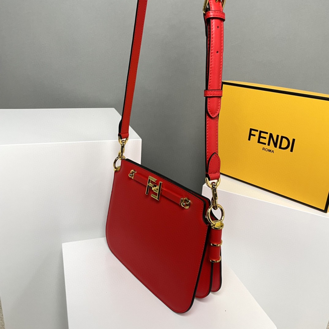 FENDI フェンディ 新作通販 ショルダーバッグ 2203