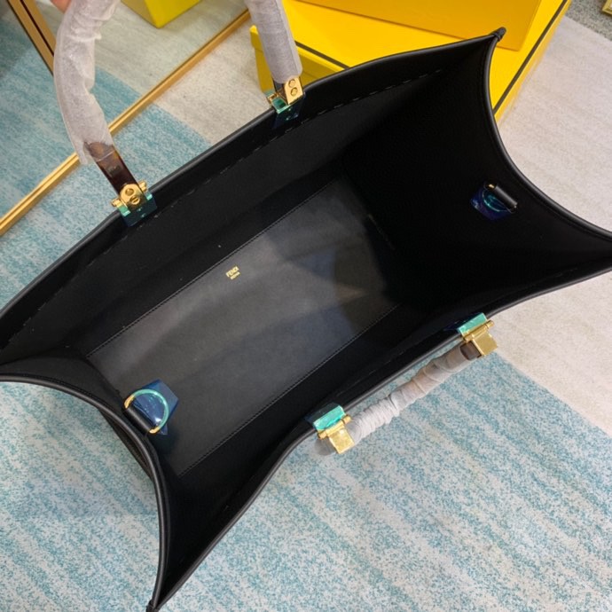 FENDI フェンディ 超美品 40 2WAY ハンドバッグ 2203