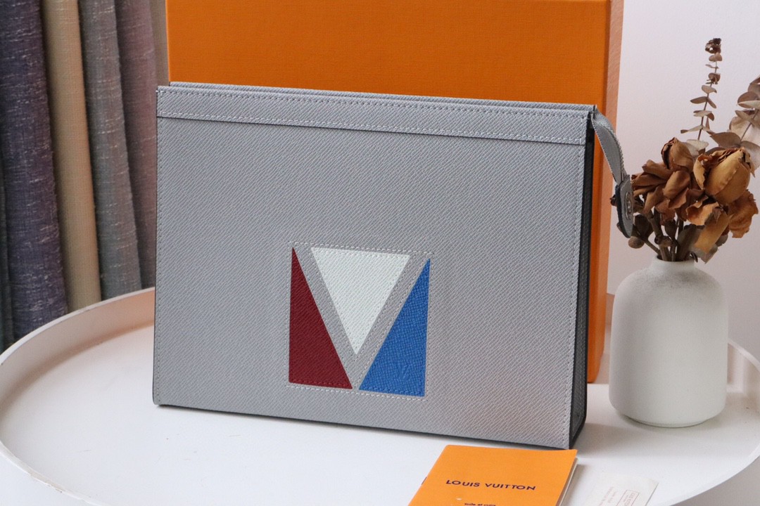 LV ルイヴィトン ポシェット?ヴォワヤージュ