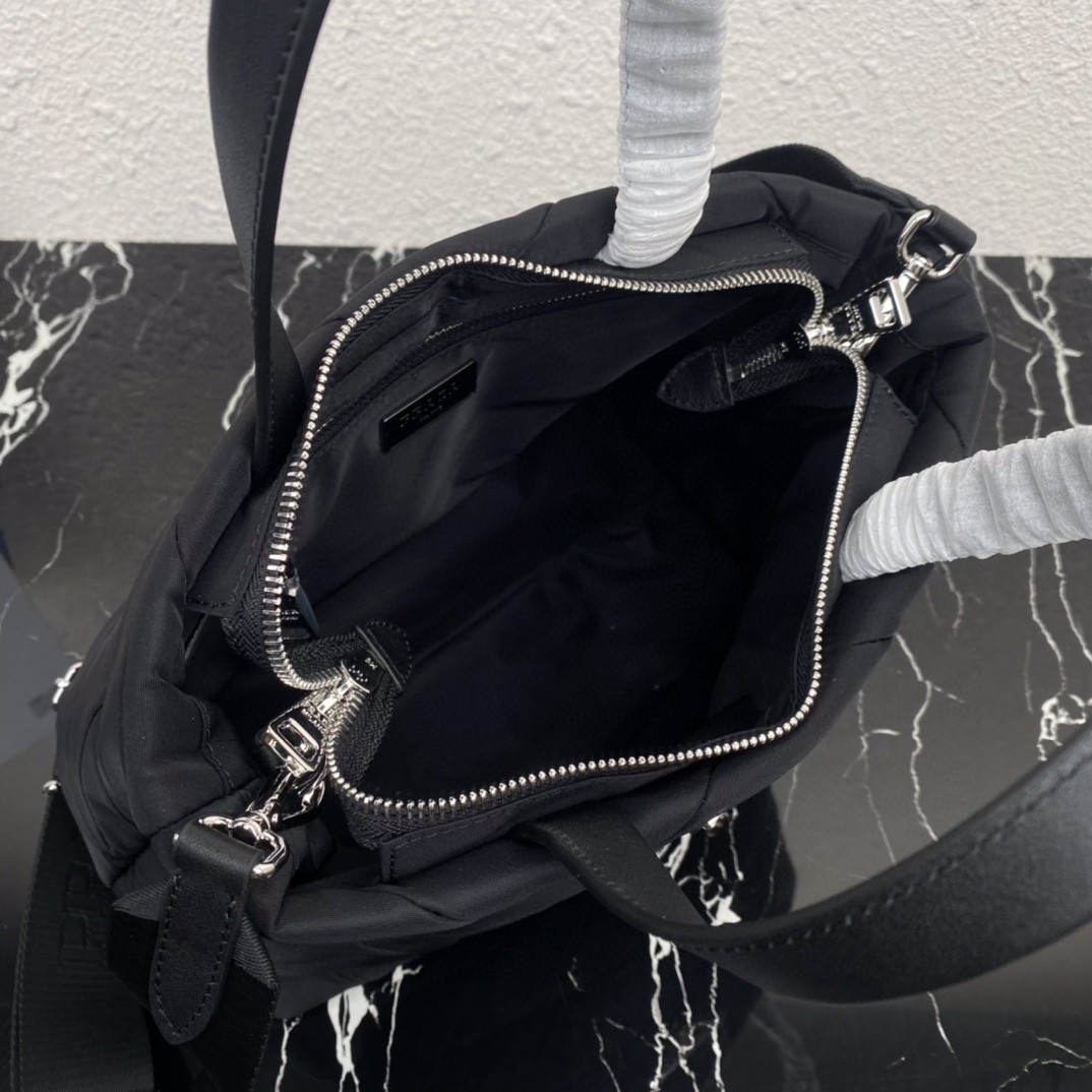 PRADA プラダ 新作通販 Tote クラッチバッグ