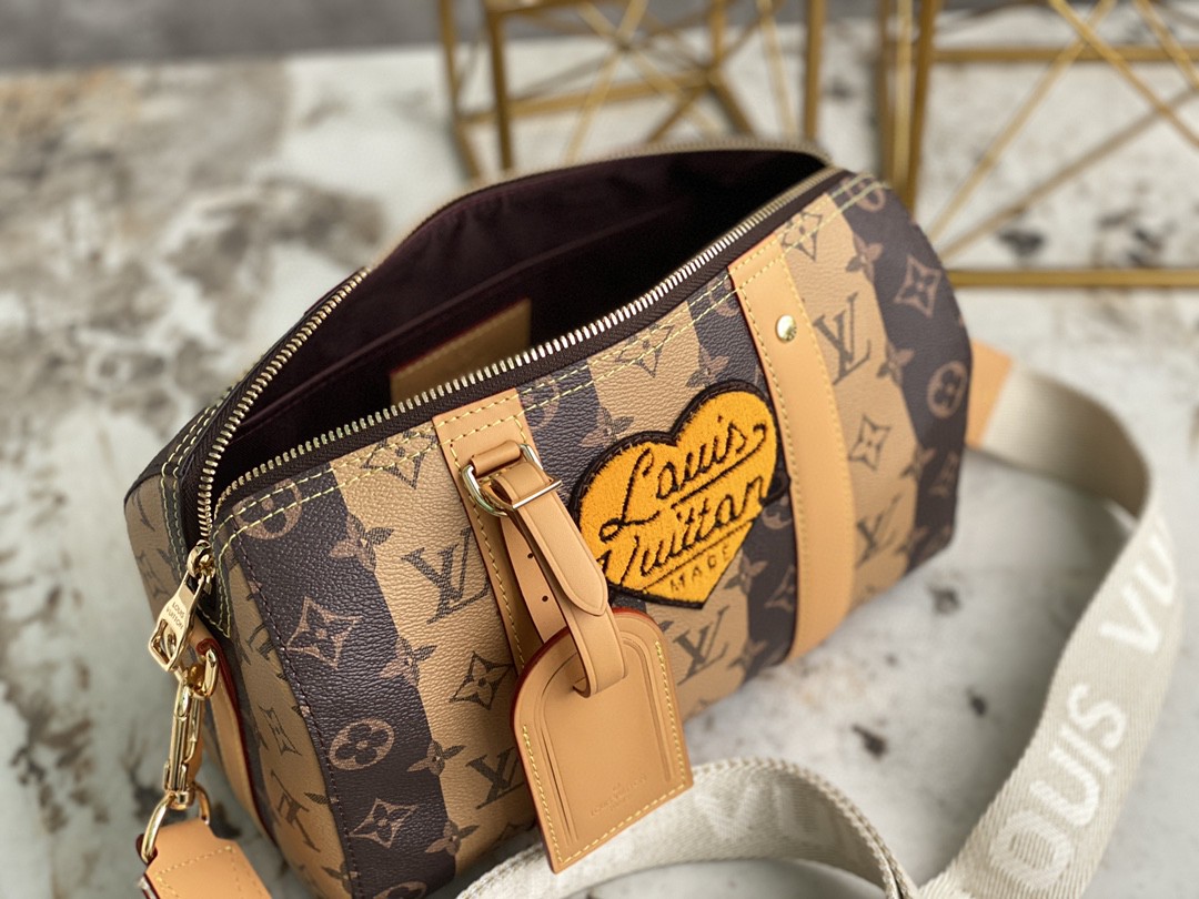 Louis Vuitton ルイヴィトン シティ?キーポル