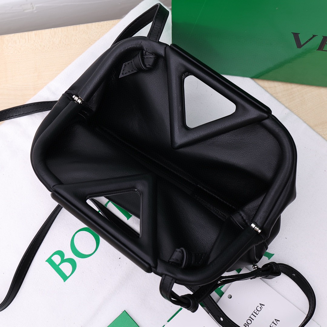 BV ボッテガヴェネタ 新品 20 ショルダーバッグ 2203