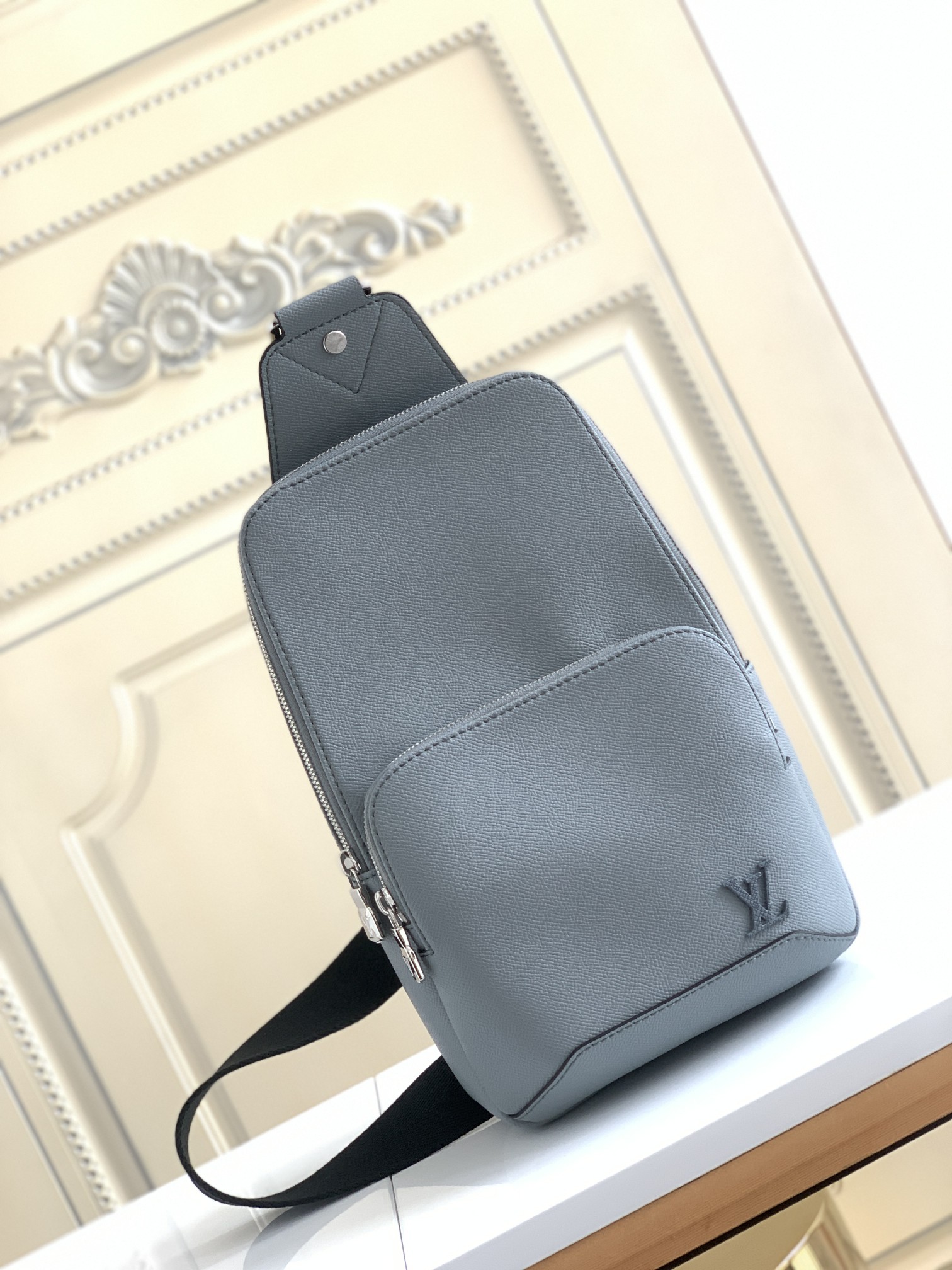 Louis Vuitton ルイヴィトン アヴェニュー?スリングバッグ