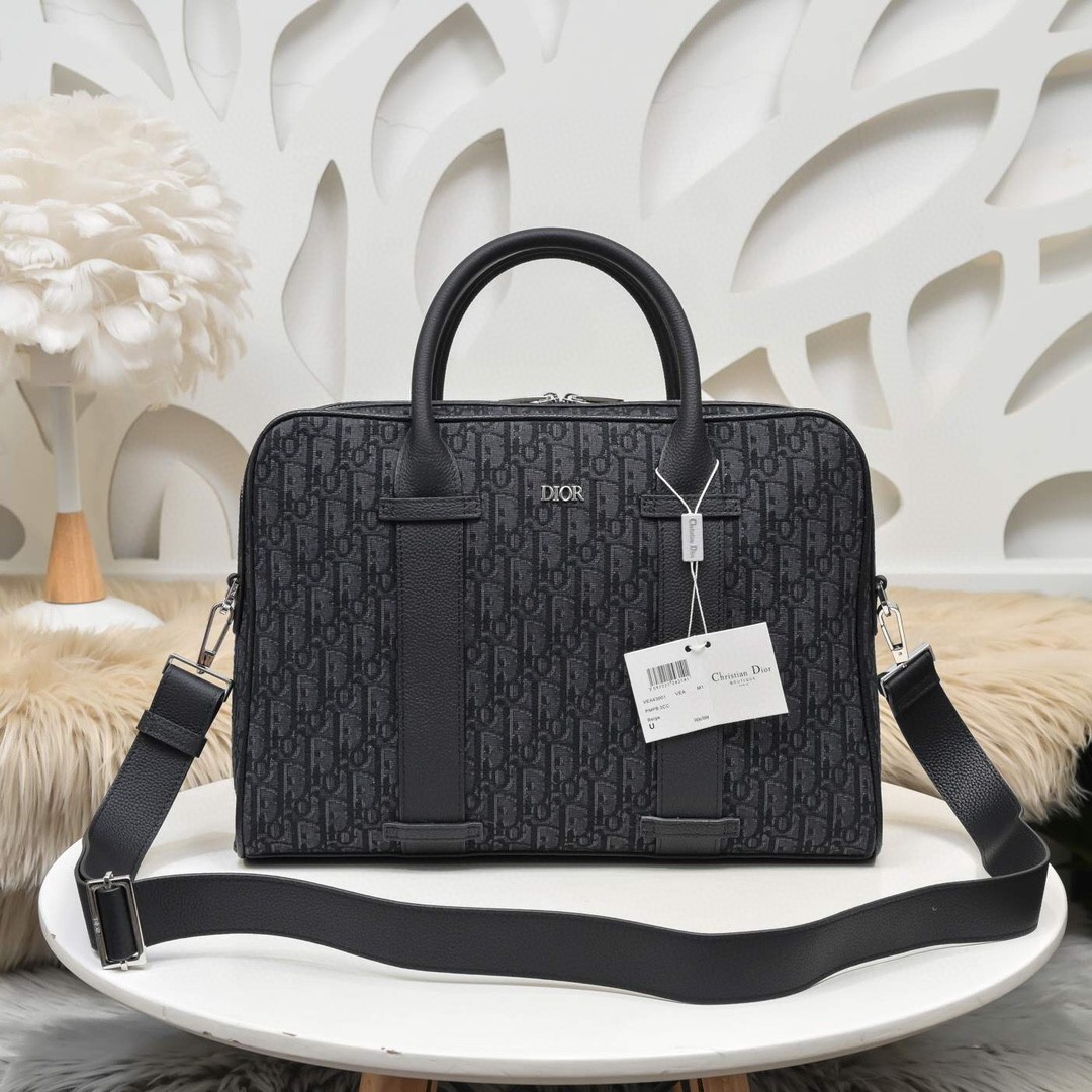 クリスチャンディオール 超美品 メンズ ブリーフケース