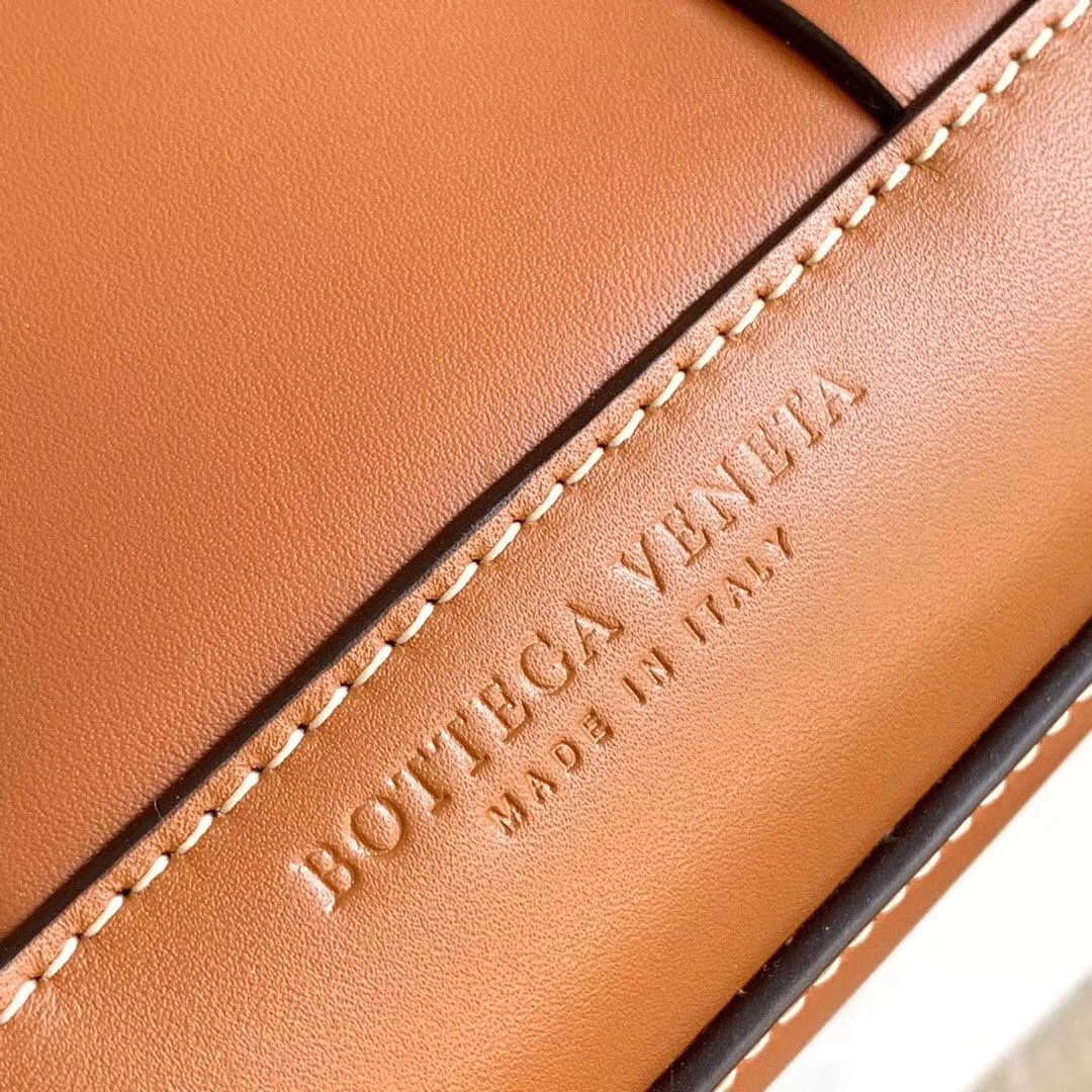 BV ボッテガヴェネタ 超美品 33 肩掛け ハンドバッグ 2203