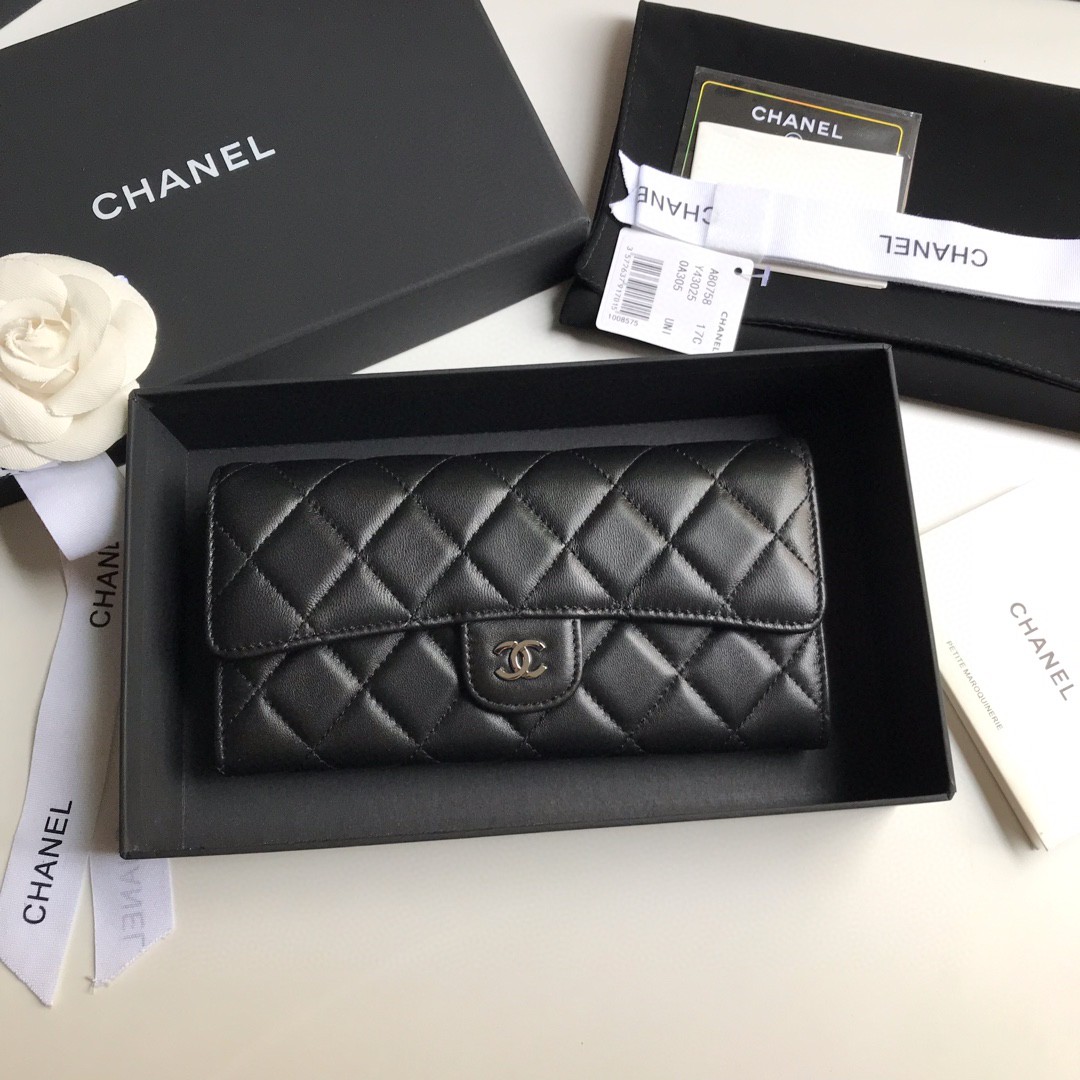 CHANEL シャネル 2022新作 Wホック二つ折り財布