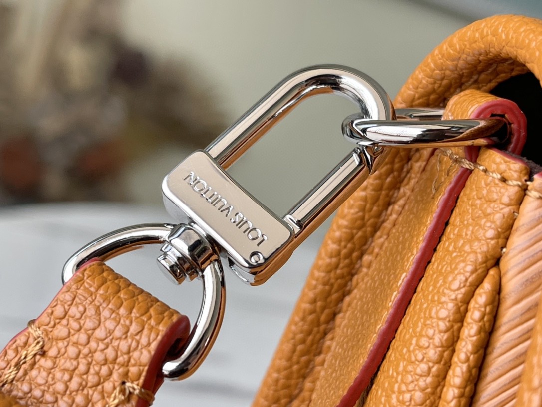 Louis Vuitton ルイヴィトン ビュシ NM ショルダーバッグ レザー