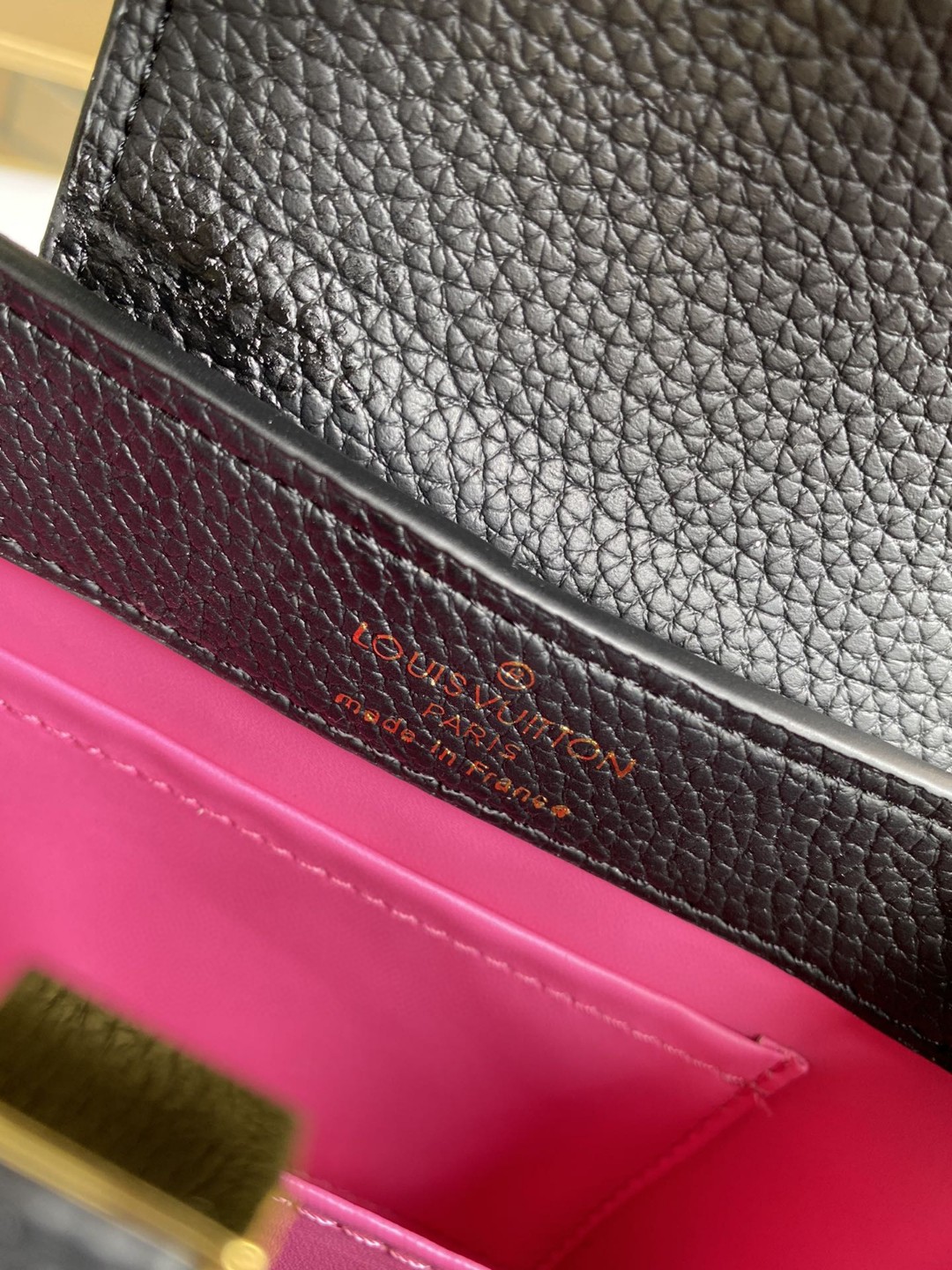 Louis Vuitton ルイヴィトン カプシーヌ MINI レザー バッグ 2202