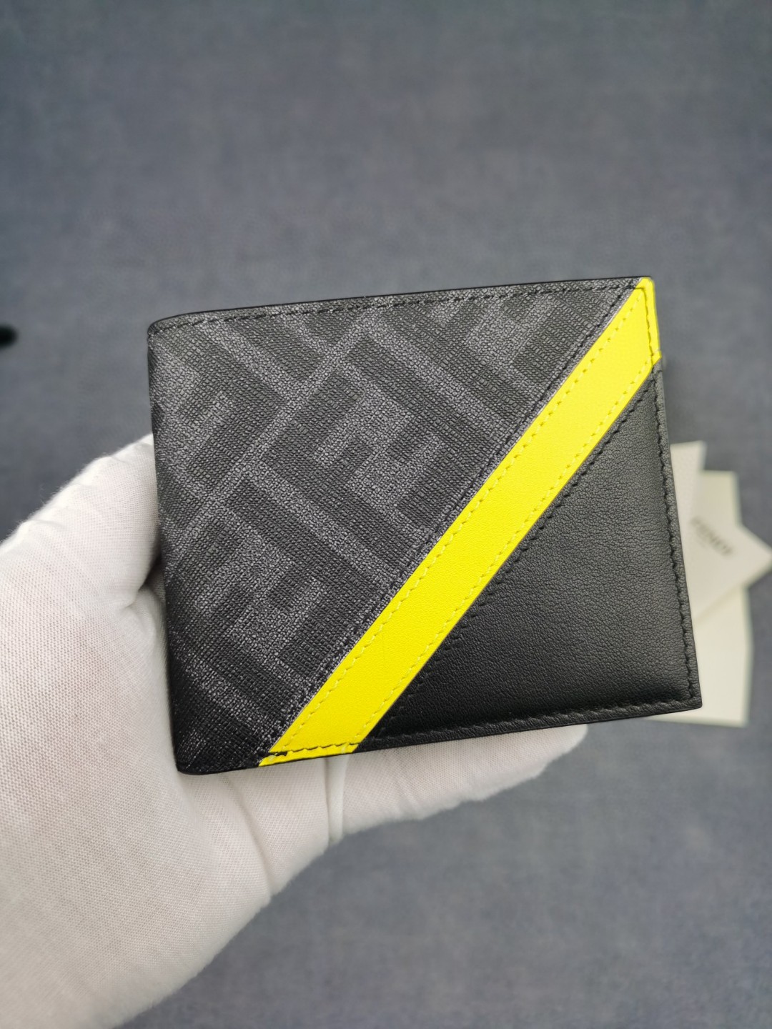 新作通販 FENDI フェンディ 短財布/二つ折り財布 2111