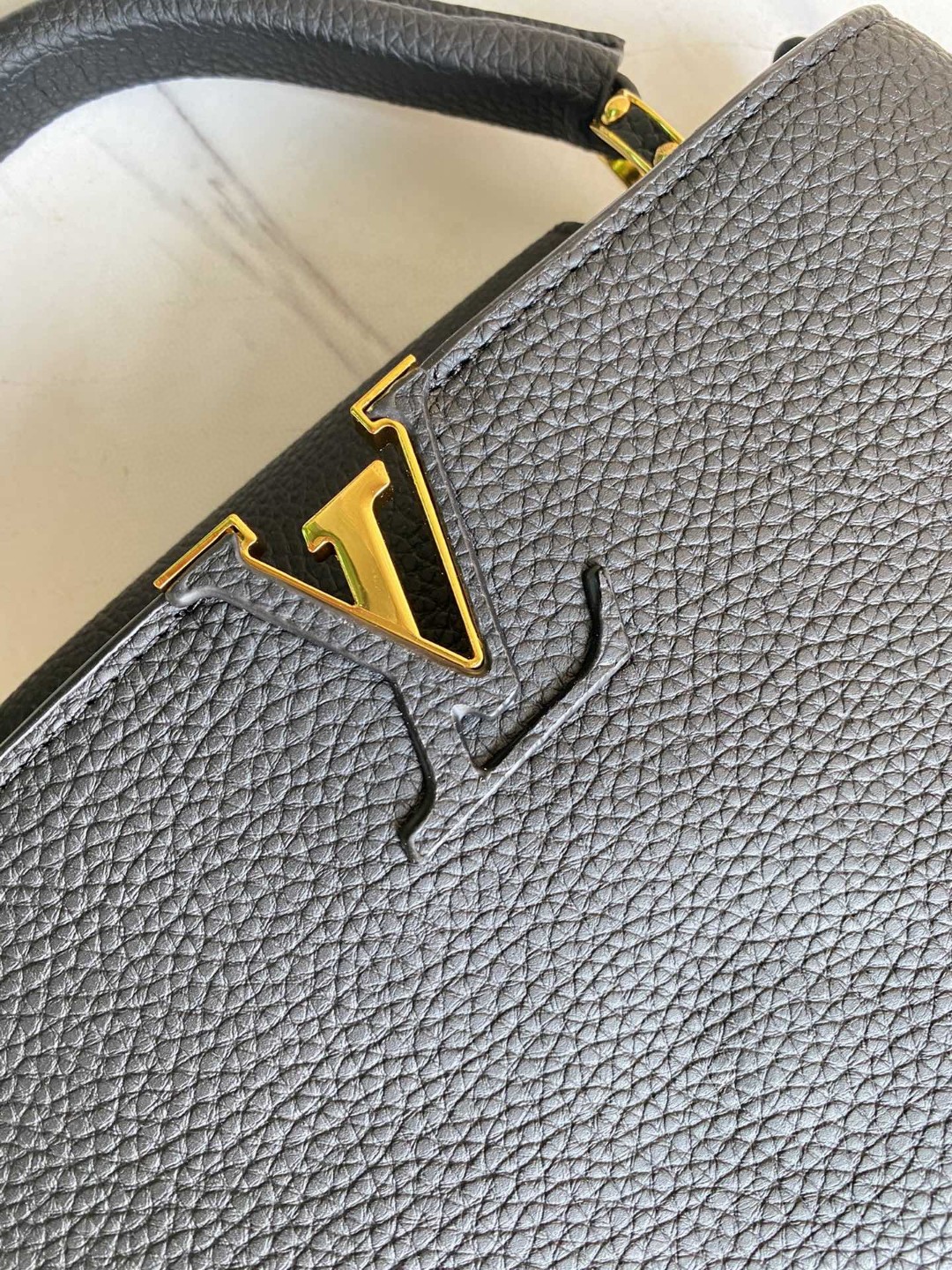 Louis Vuitton ルイヴィトン カプシーヌ PM トリヨンレザー