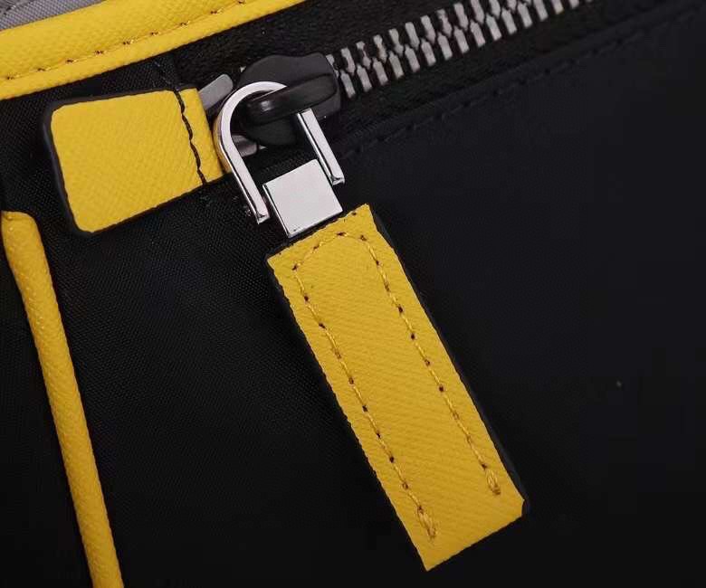PRADA プラダ 新作通販 25 メンズ ショルダーバッグ 2112