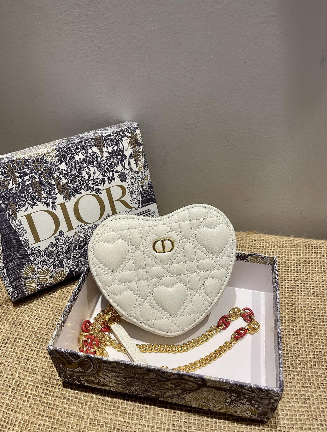 高品質 クリスチャンディオールdioramour mini ショルダーバッグ 2111GLJ